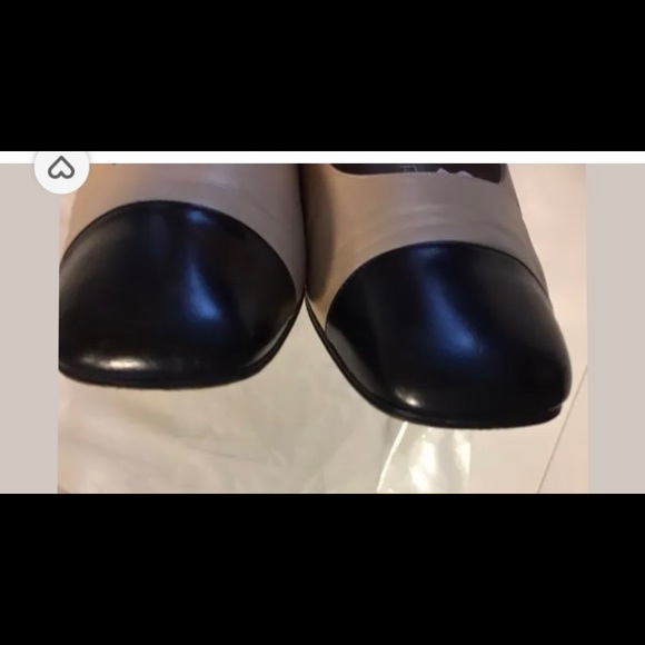 VTG CHANEL Mademoiselle Beige/Black Block Heels 6 - Picture 8 of 10